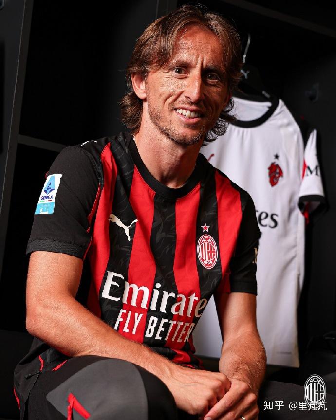 博主：曼联相信卡塞米罗已证明自己价值，愿与他续约至2027年