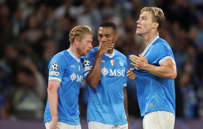 伤停补时第4分钟，恩佐·费尔南德斯为切尔西扳平比分。 🩵 1-1 🔵 来源：曼城官方推特