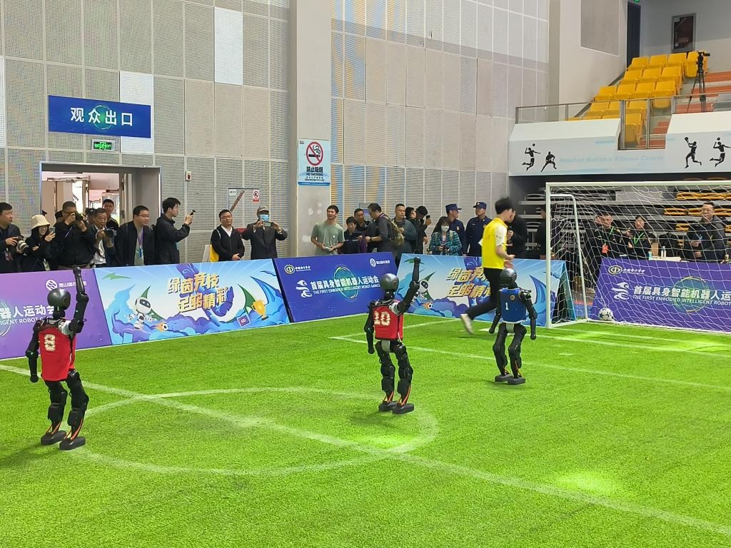 斗地主不是一个人玩的（斗地主是多人游戏）